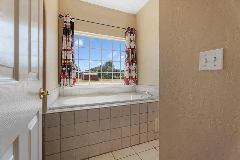 20233 E 570 Colcord, OK 74338