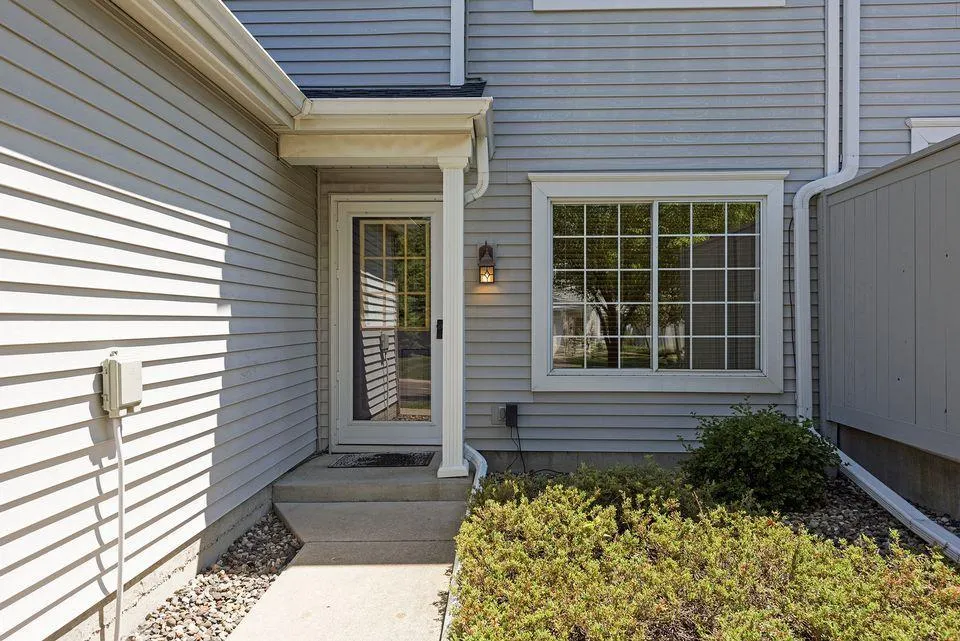 10958 Lexington Drive Eden Prairie, MN 55344