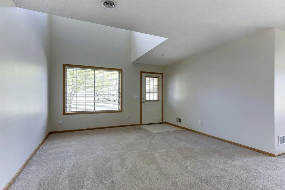 10958 Lexington Drive Eden Prairie, MN 55344