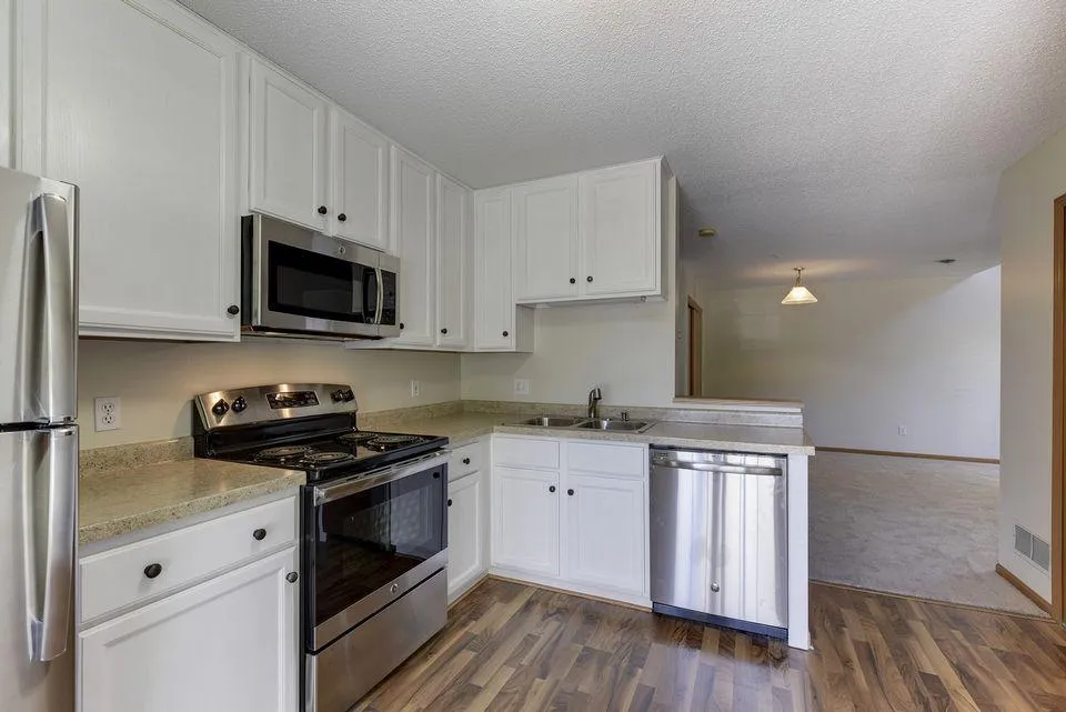 10958 Lexington Drive Eden Prairie, MN 55344