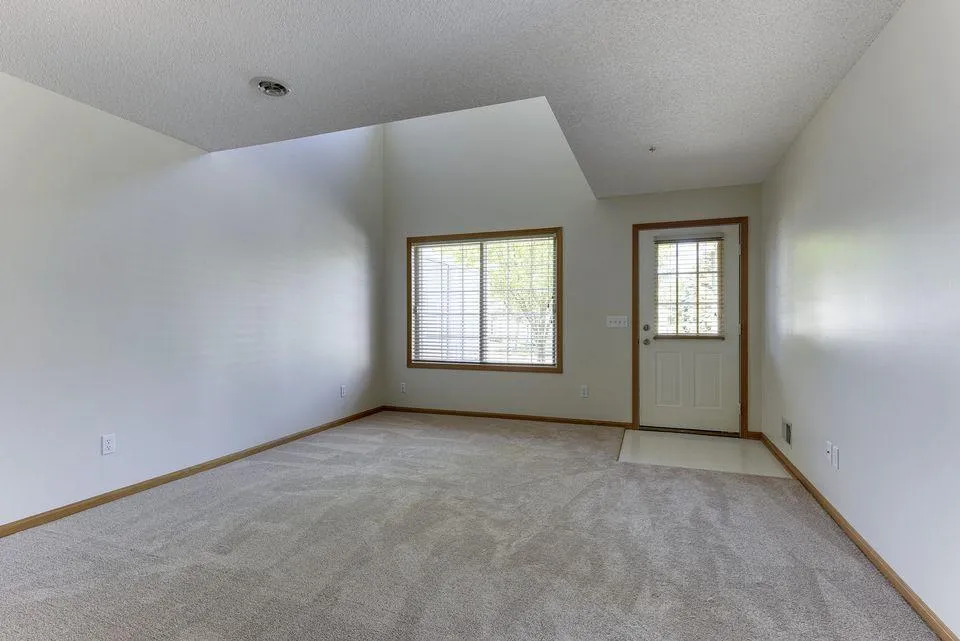 10958 Lexington Drive Eden Prairie, MN 55344