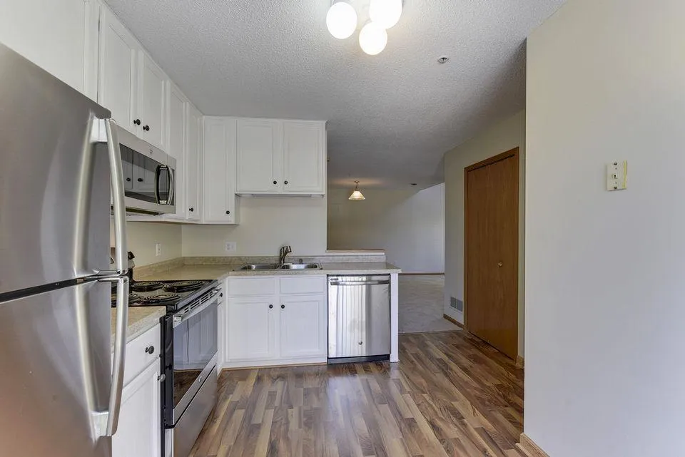 10958 Lexington Drive Eden Prairie, MN 55344