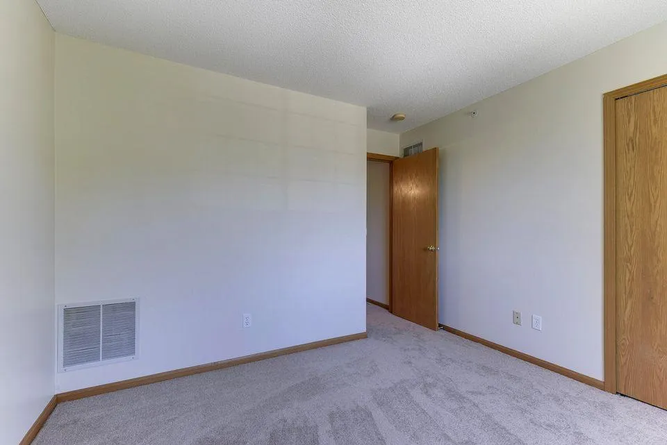 10958 Lexington Drive Eden Prairie, MN 55344
