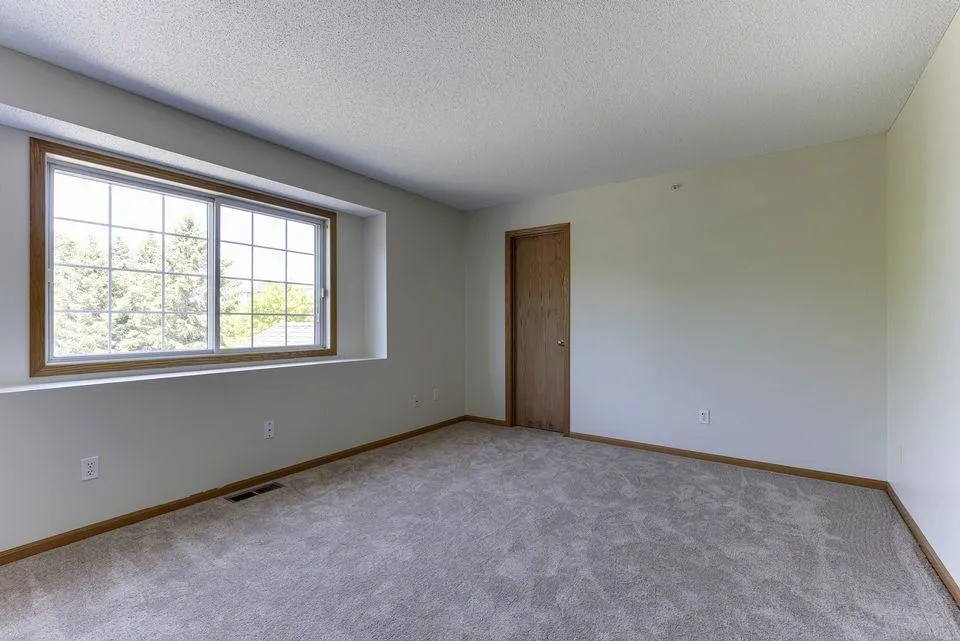 10958 Lexington Drive Eden Prairie, MN 55344