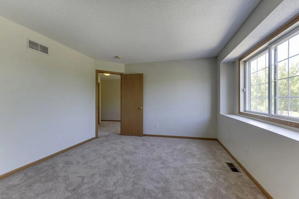 10958 Lexington Drive Eden Prairie, MN 55344