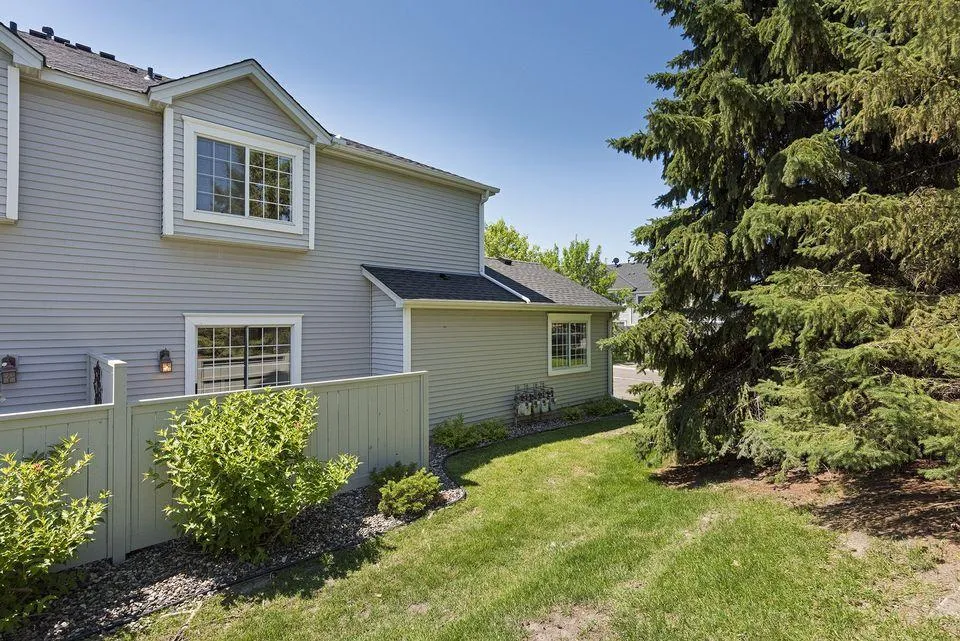 10958 Lexington Drive Eden Prairie, MN 55344