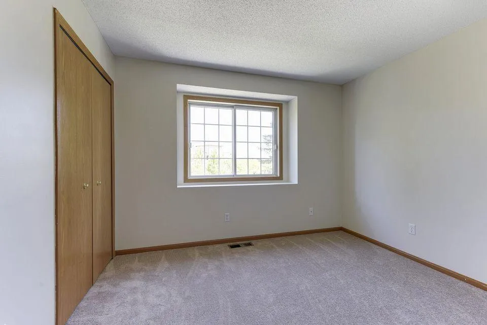 10958 Lexington Drive Eden Prairie, MN 55344