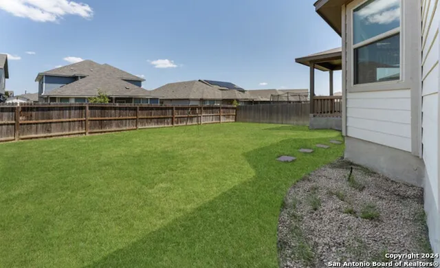 4910 OXBOW BND St Hedwig, TX 78152