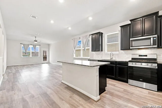 4910 OXBOW BND St Hedwig, TX 78152