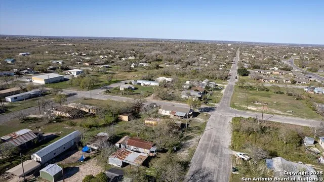 217 PARK AVENUE Karnes City, TX 78118