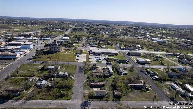 217 PARK AVENUE Karnes City, TX 78118