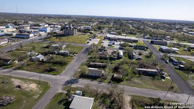 217 PARK AVENUE Karnes City, TX 78118
