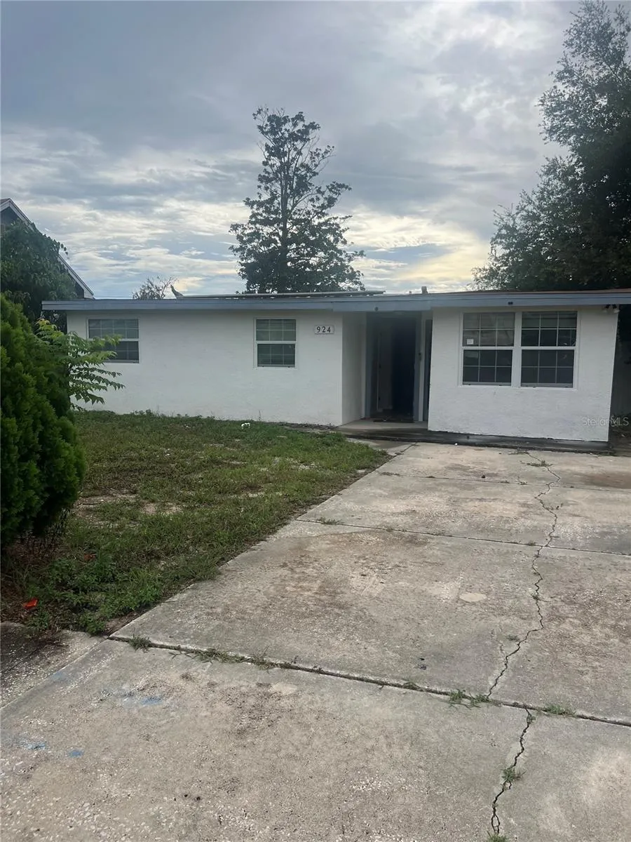 924 FERNDELL ROAD Orlando, FL 32808