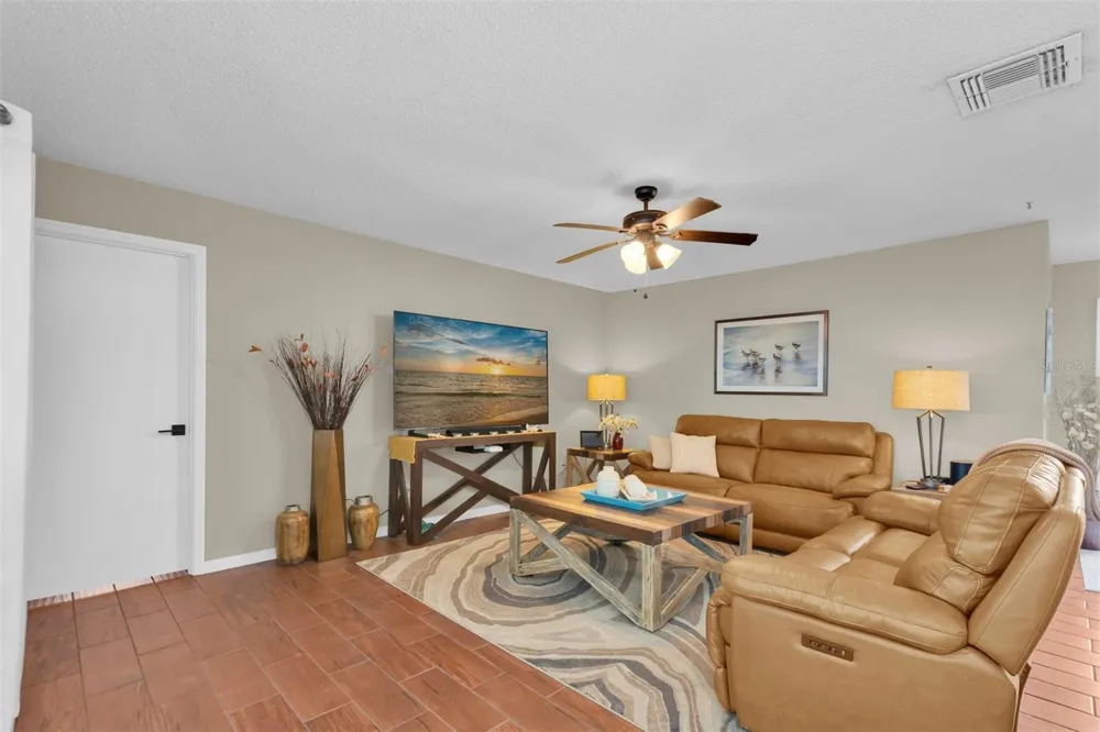 207 AMESBURY CIRCLE Sun City Center, FL 33573