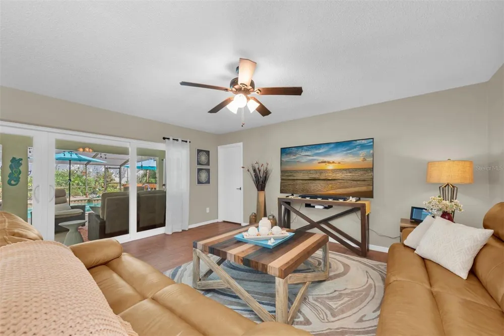207 AMESBURY CIRCLE Sun City Center, FL 33573