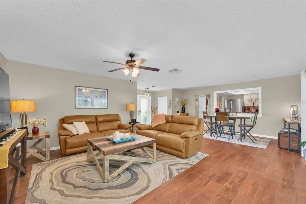 207 AMESBURY CIRCLE Sun City Center, FL 33573