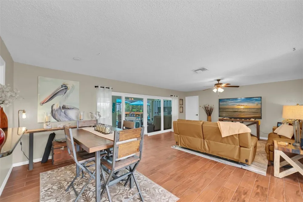 207 AMESBURY CIRCLE Sun City Center, FL 33573