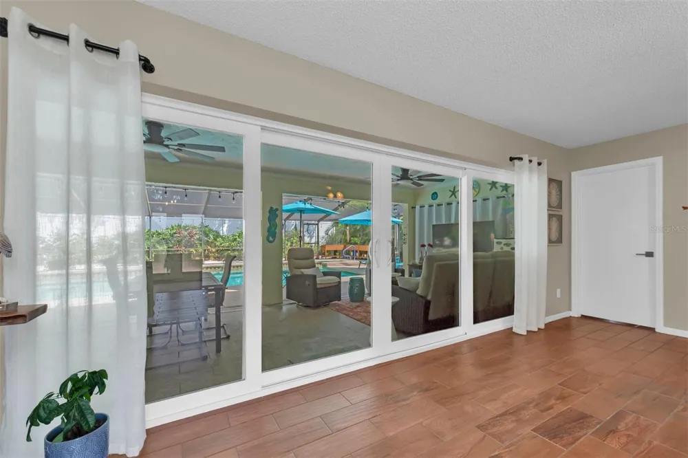 207 AMESBURY CIRCLE Sun City Center, FL 33573