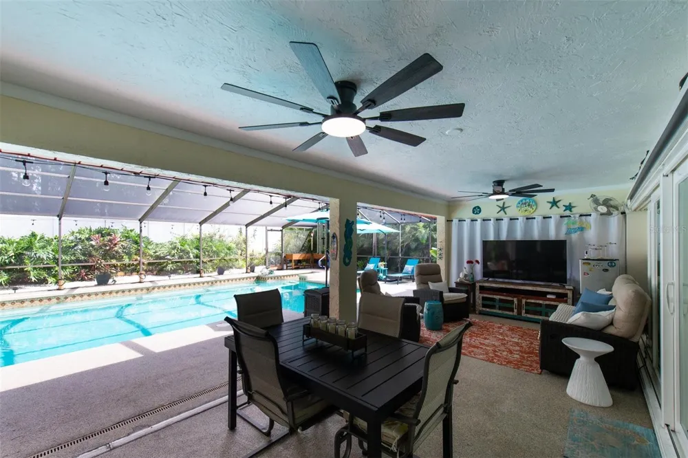 207 AMESBURY CIRCLE Sun City Center, FL 33573