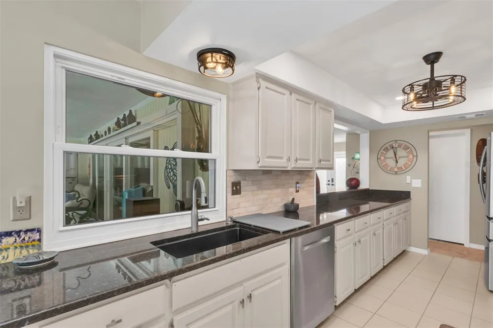 207 AMESBURY CIRCLE Sun City Center, FL 33573