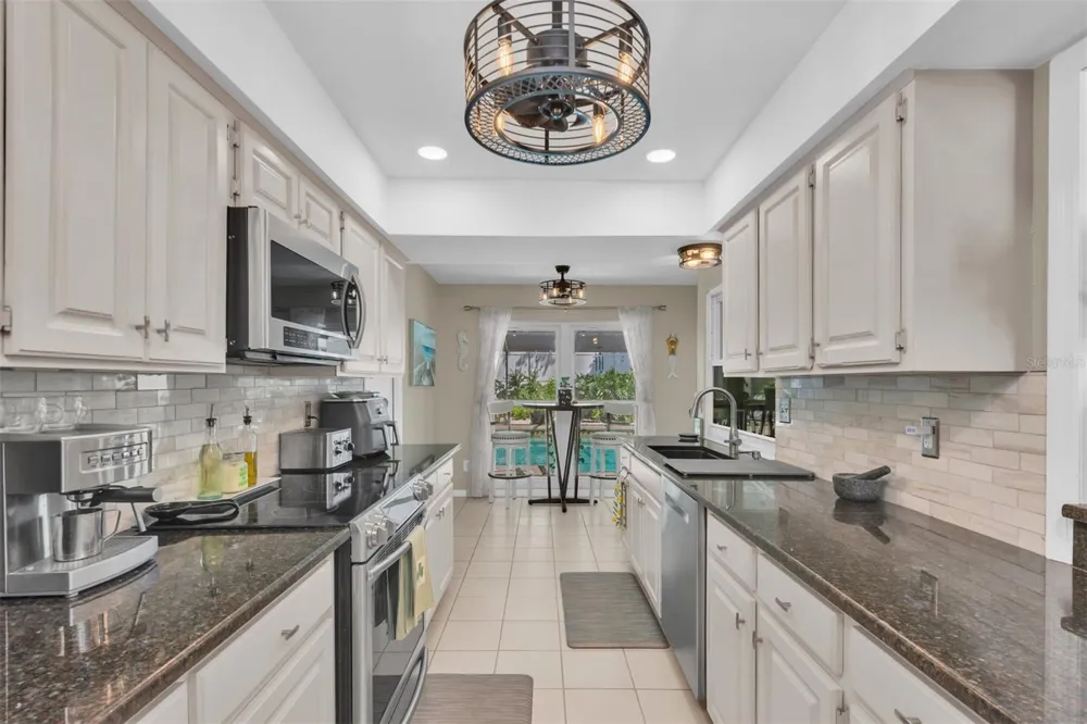 207 AMESBURY CIRCLE Sun City Center, FL 33573