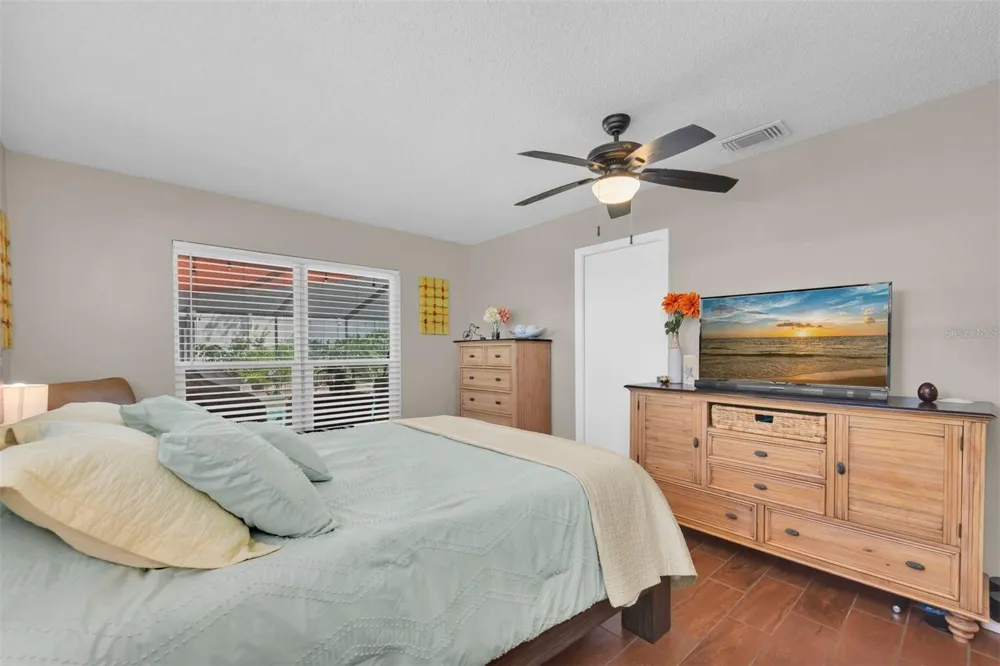 207 AMESBURY CIRCLE Sun City Center, FL 33573