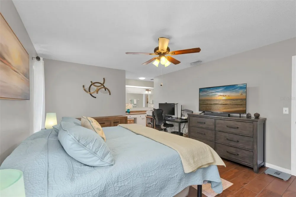 207 AMESBURY CIRCLE Sun City Center, FL 33573