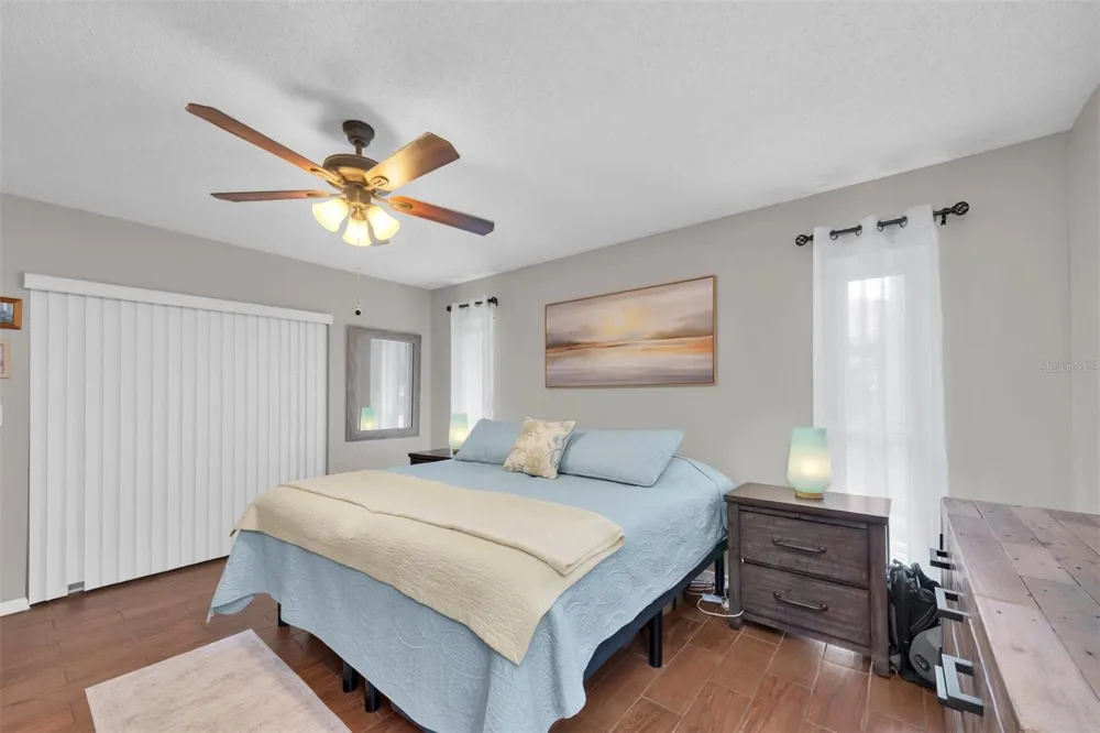 207 AMESBURY CIRCLE Sun City Center, FL 33573