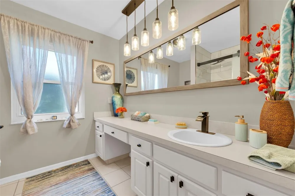 207 AMESBURY CIRCLE Sun City Center, FL 33573