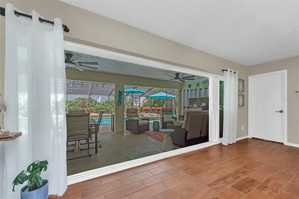 207 AMESBURY CIRCLE Sun City Center, FL 33573