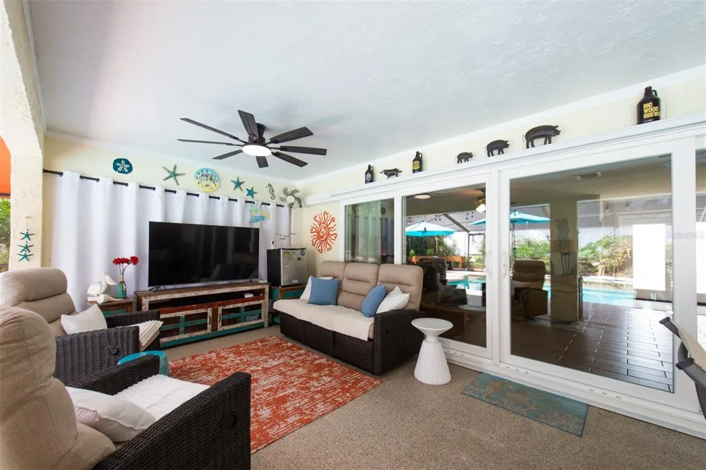207 AMESBURY CIRCLE Sun City Center, FL 33573