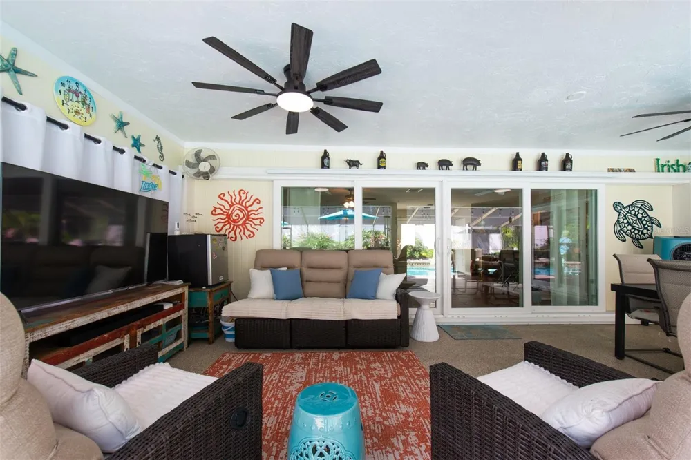 207 AMESBURY CIRCLE Sun City Center, FL 33573