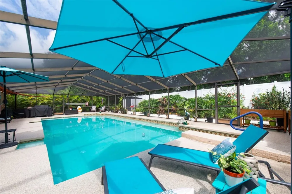 207 AMESBURY CIRCLE Sun City Center, FL 33573