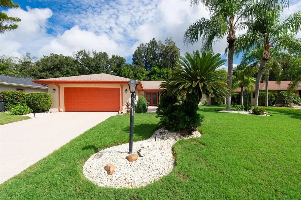 207 AMESBURY CIRCLE Sun City Center, FL 33573