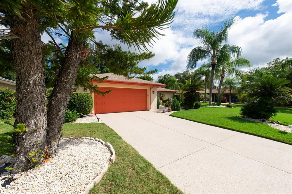 207 AMESBURY CIRCLE Sun City Center, FL 33573