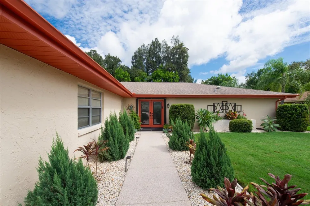 207 AMESBURY CIRCLE Sun City Center, FL 33573