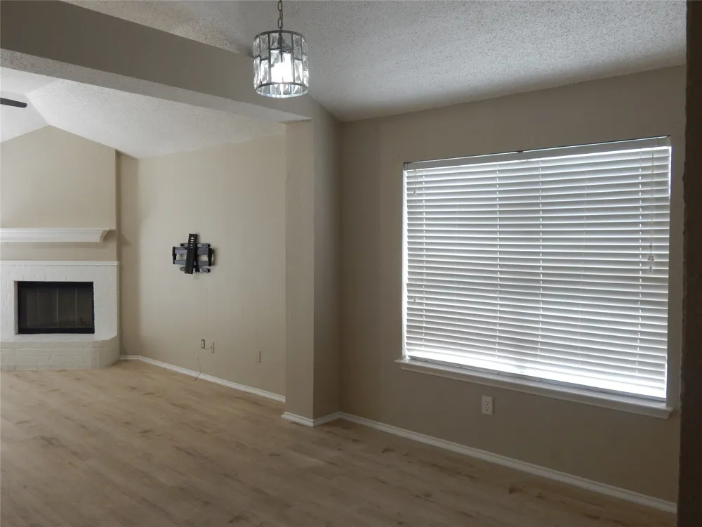 6009 Castanada Drive Arlington, TX 76018