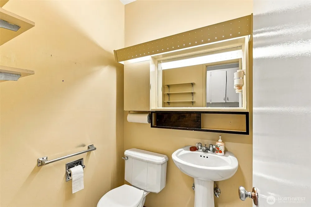 15427 SE 9th Street Bellevue, WA 98007