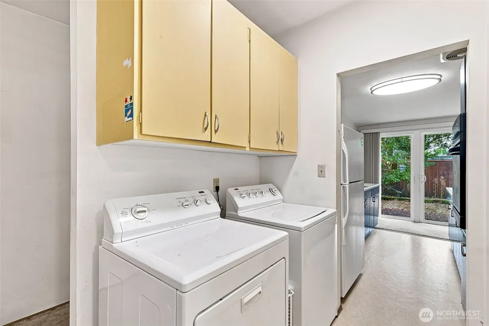 15427 SE 9th Street Bellevue, WA 98007