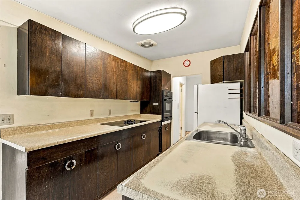 15427 SE 9th Street Bellevue, WA 98007