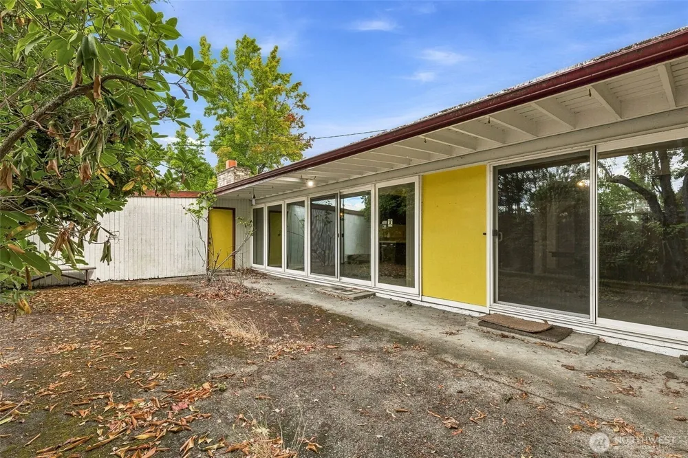 15427 SE 9th Street Bellevue, WA 98007