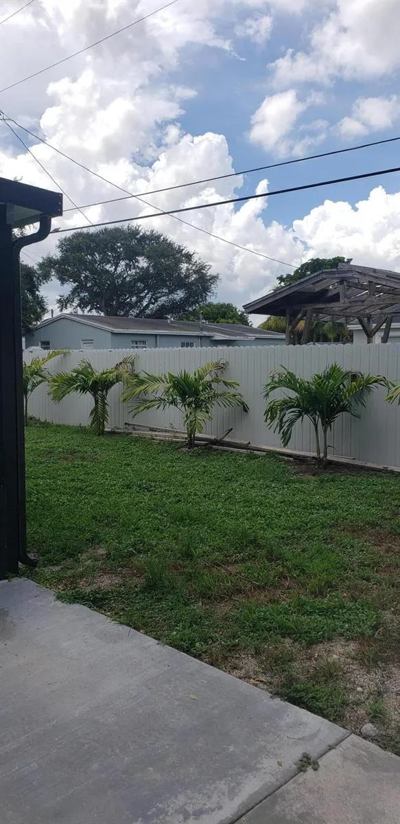 1520 68th Terrace Hollywood, FL 33024