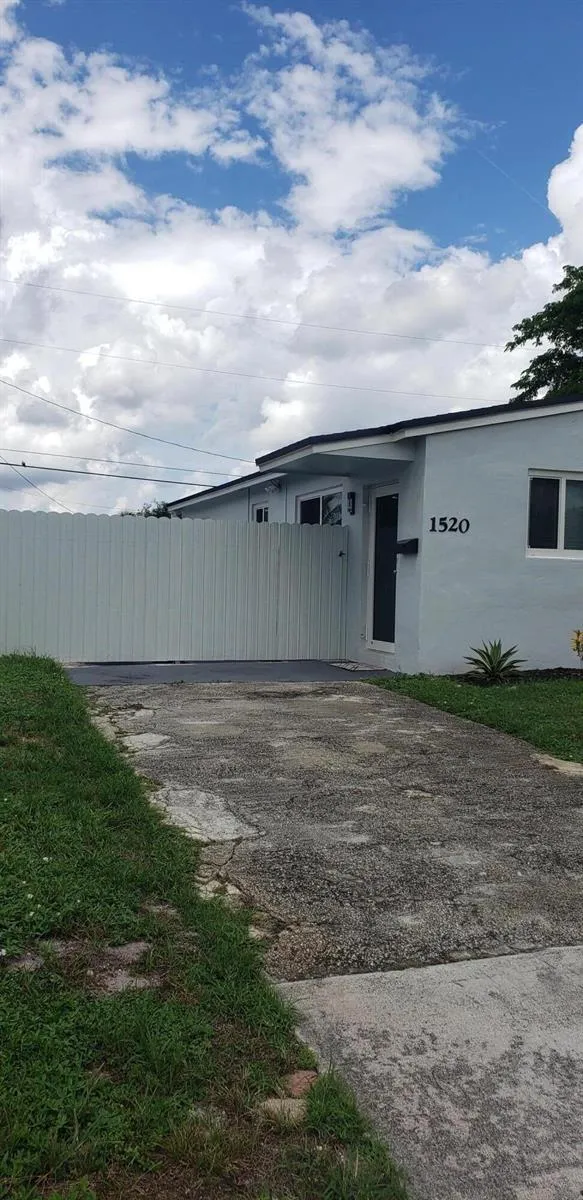 1520 68th Terrace Hollywood, FL 33024