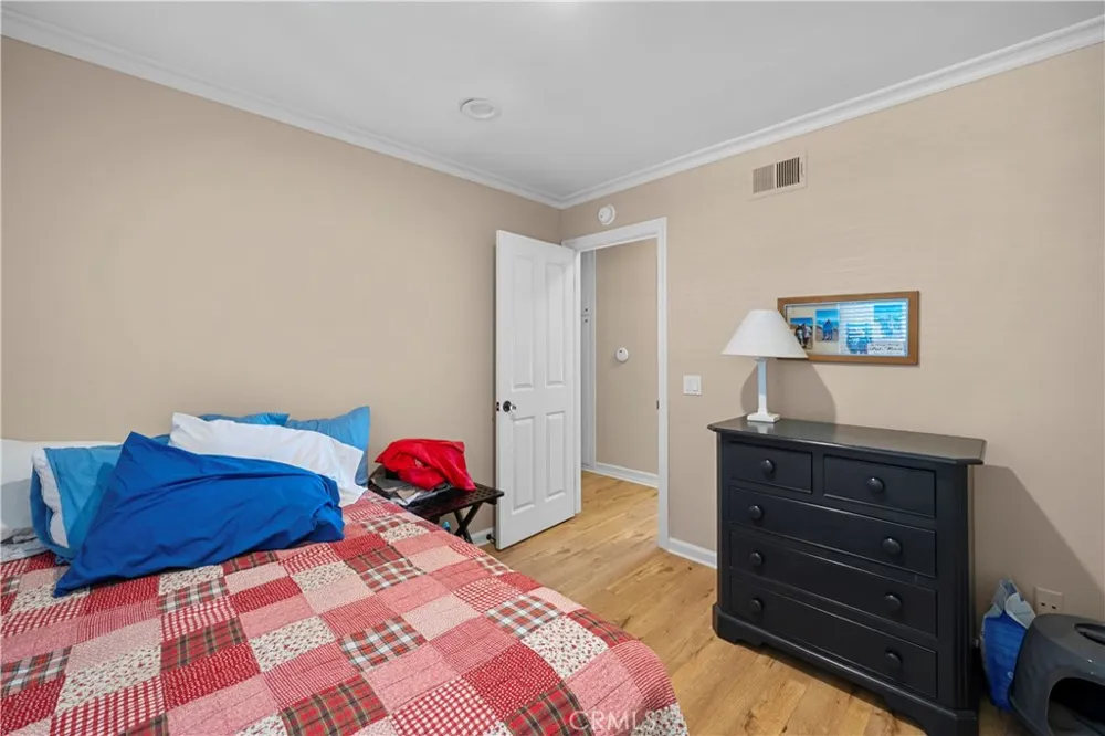 9116 Neath Ventura, CA 93004