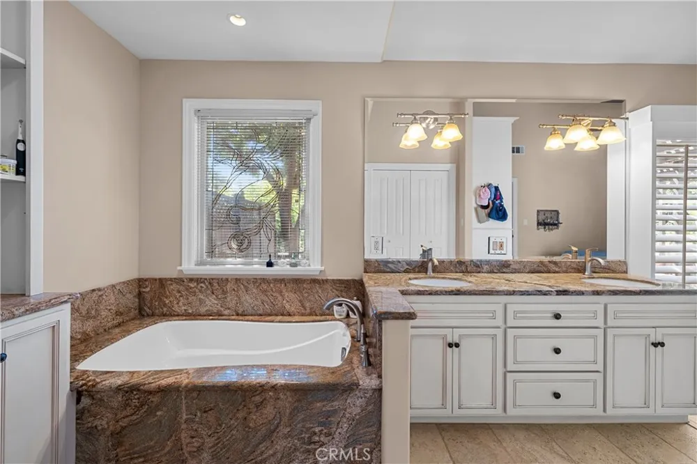 9116 Neath Ventura, CA 93004