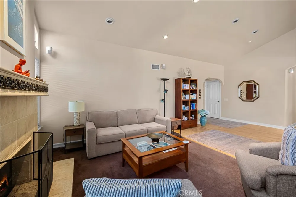 9116 Neath Ventura, CA 93004