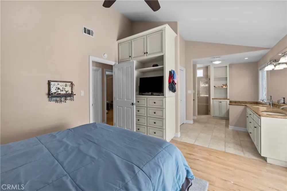 9116 Neath Ventura, CA 93004