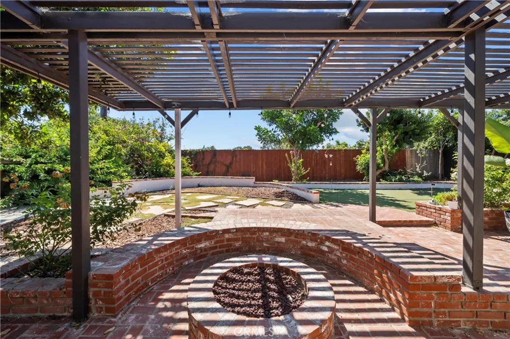 9116 Neath Ventura, CA 93004