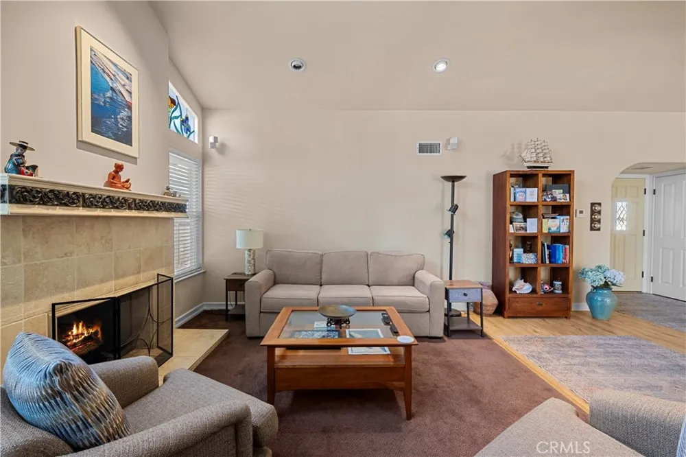 9116 Neath Ventura, CA 93004