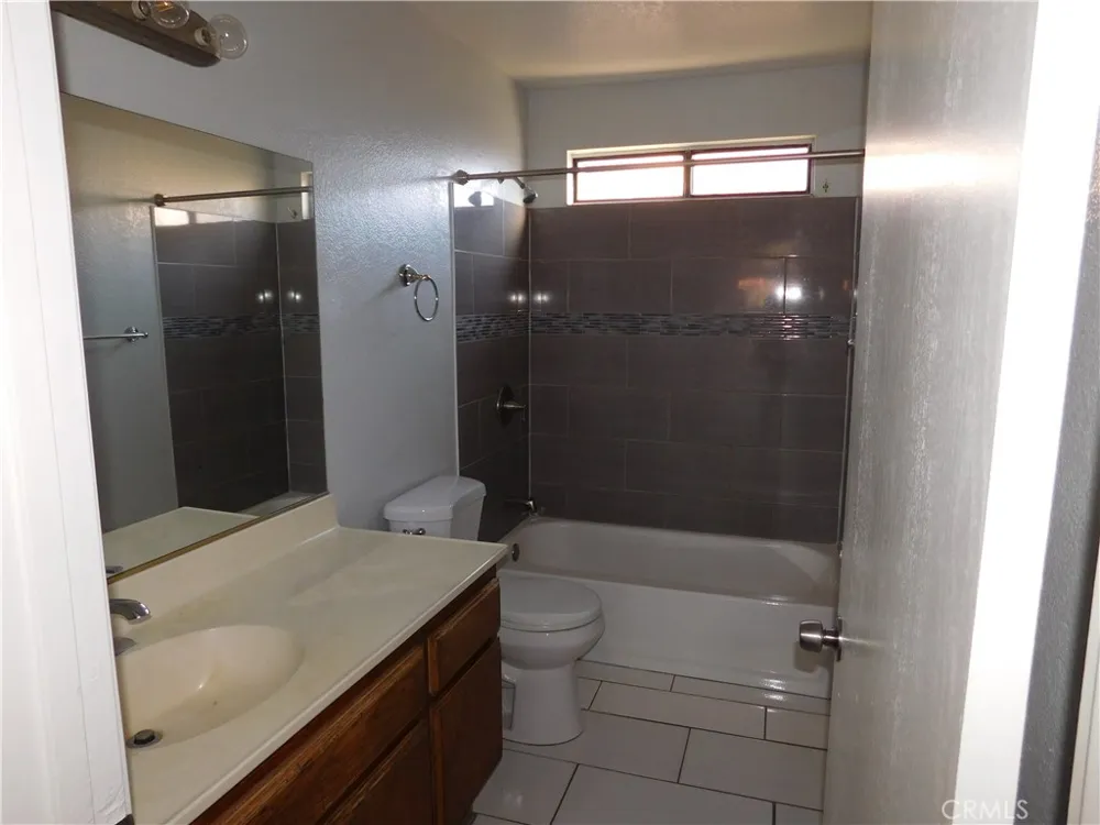 16245 Rodell Victorville, CA 92395